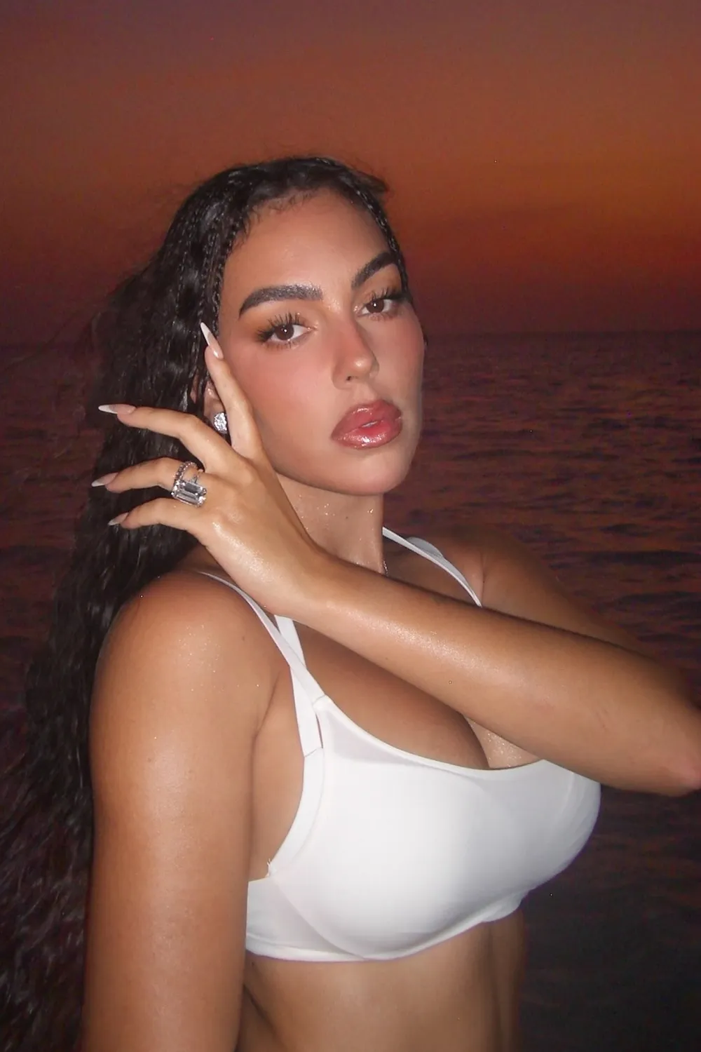 Georgina Rodríguez Shows Off Bridal-White Fitness Style With Diamond Ring
